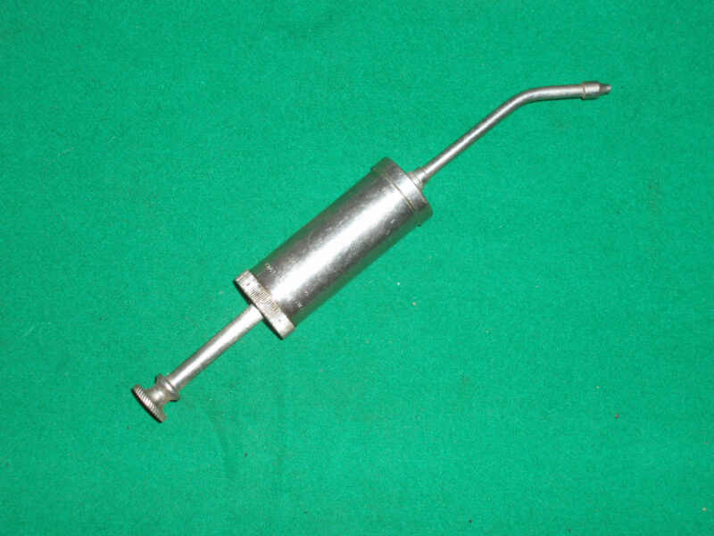 VINTAGE SMALL PLATED NESTHILL PETROL INJECTOR VGC - Click Image to Close